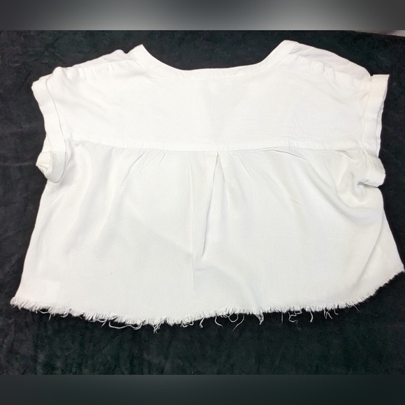 Rose & Olive Top Women's cropped white distressed hem Size M Short sleeve W-1 - Picture 4 of 8